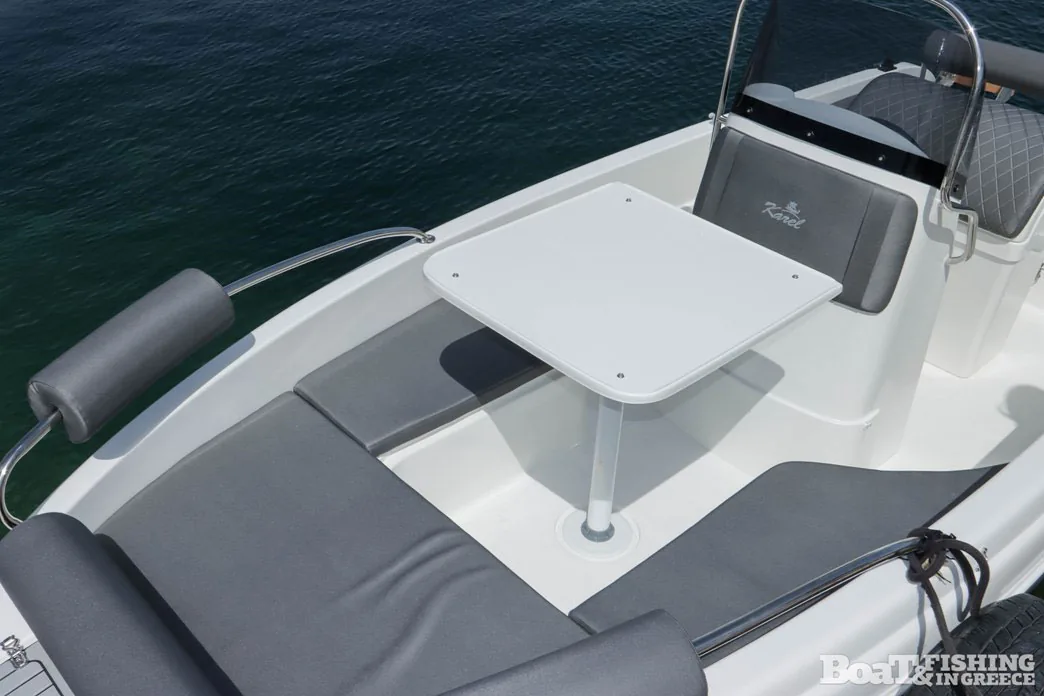 Karel 480 XS Open – stolić u kokpitu