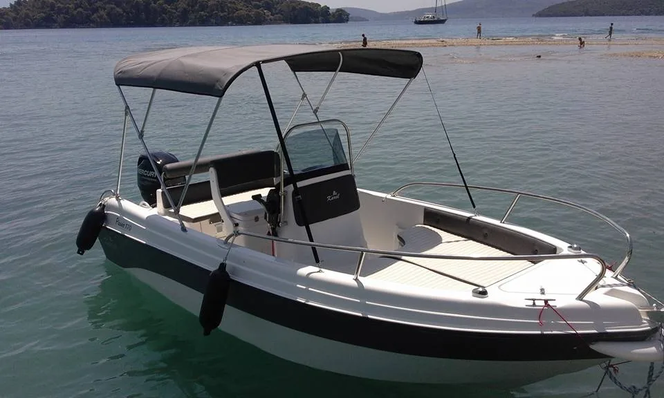 Karel Paxos 170 – s bimini tendom